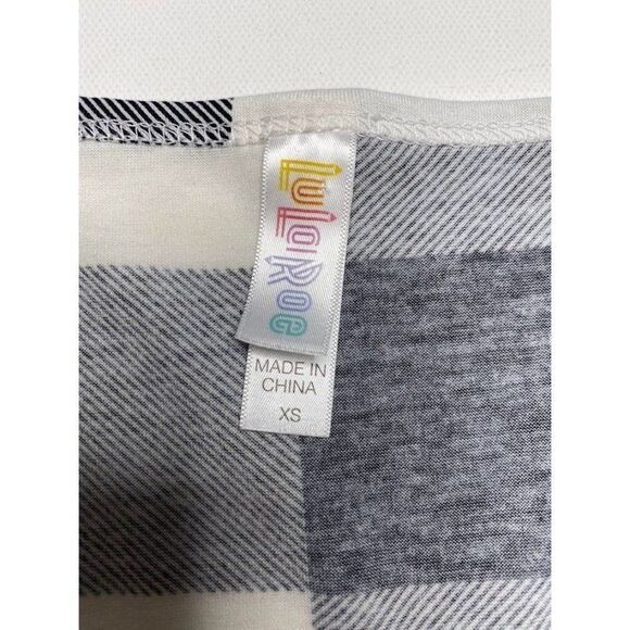 LuLaRoe Perfect T Black White‎ Buffalo Plaid Top XS - Picture 4 of 6